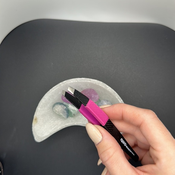 QUO Beauty rubber, grip tweezers - Picture 3 of 5